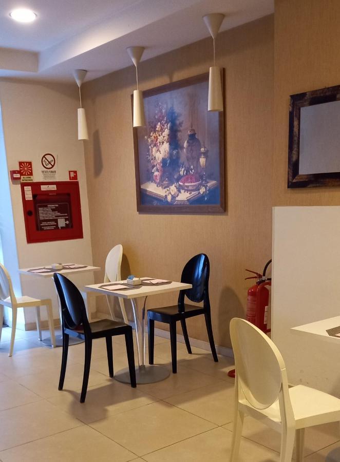 Hotel Aniene Róma Kültér fotó