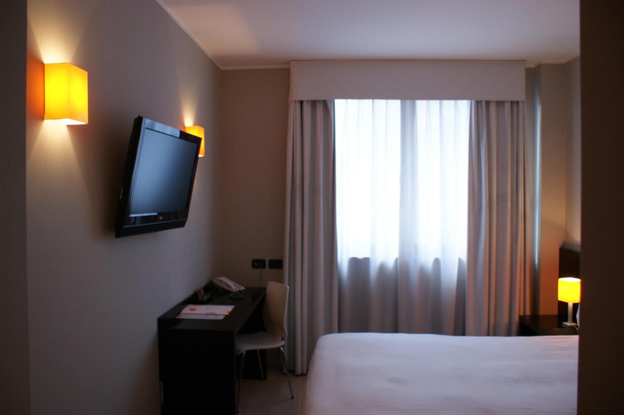 Hotel Aniene Róma Kültér fotó